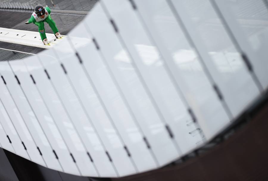 Jan Schmid in accelerazione sul trampolino ai Campionati del Mondo a Falun (Getty Images)